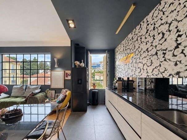APPARTEMENT T3 100 M2 BORD DE MER NICE