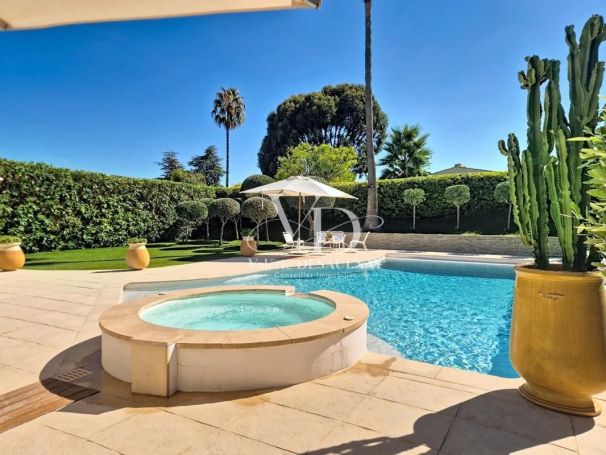 MAISON  CONTEMPORAINE BORD DE MER VILLENEUVE LOUBET