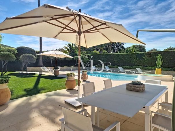 MAISON  CONTEMPORAINE BORD DE MER VILLENEUVE LOUBET