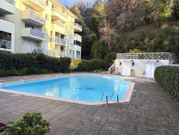 STUDIO  27 M2 TERRASSE BORD DE MER CAGNES SUR MER
