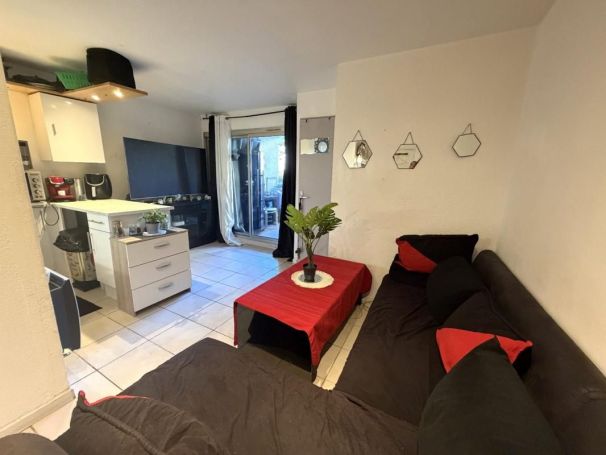 STUDIO  27 M2 TERRASSE BORD DE MER CAGNES SUR MER