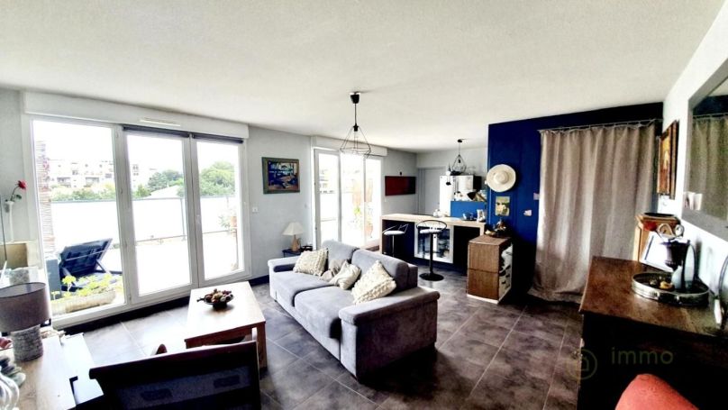 APPARTEMENT T3 70 M2 TERRASSE BORD DE MER LA SEYNE SUR MER