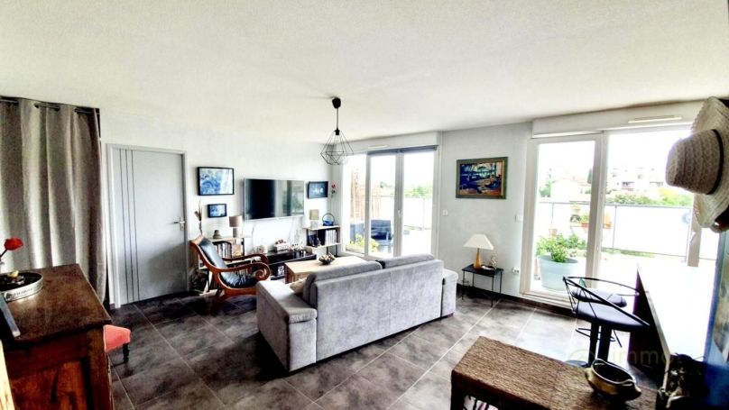 APPARTEMENT T3 70 M2 TERRASSE BORD DE MER LA SEYNE SUR MER