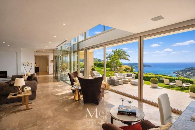 MAISON  CONTEMPORAINE BORD DE MER VILLEFRANCHE SUR MER