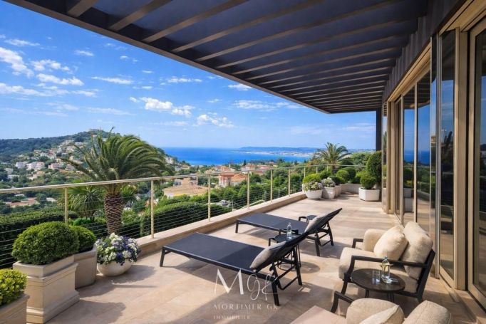 MAISON  CONTEMPORAINE BORD DE MER VILLEFRANCHE SUR MER