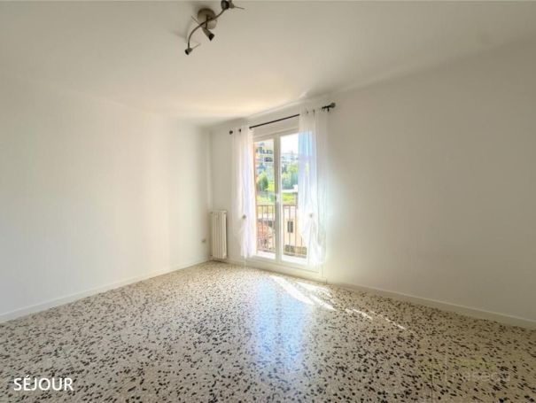 APPARTEMENT T3 57 M2 TERRASSE BORD DE MER ROQUEBRUNE CAP MARTIN