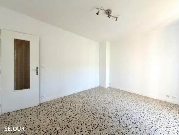 APPARTEMENT T3 57 M2 TERRASSE BORD DE MER ROQUEBRUNE CAP MARTIN