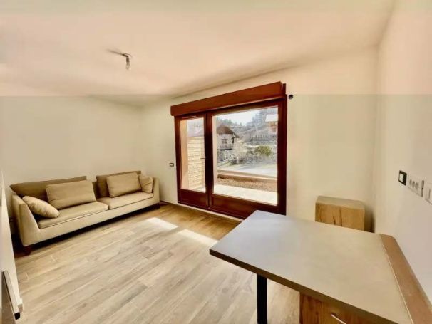 STUDIO NEUF  7 M2 TERRASSE  ROUBION