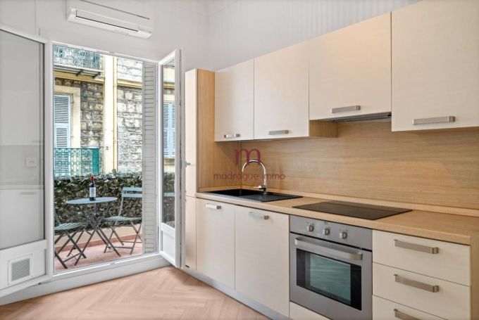 STUDIO  53 M2 BORD DE MER NICE