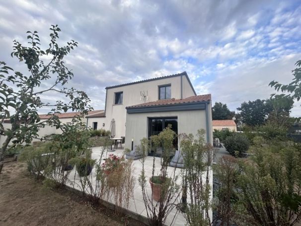 MAISON  CONTEMPORAINE  LA MOTHE ACHARD