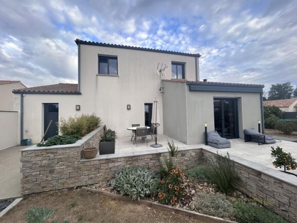 MAISON  CONTEMPORAINE  LA MOTHE ACHARD