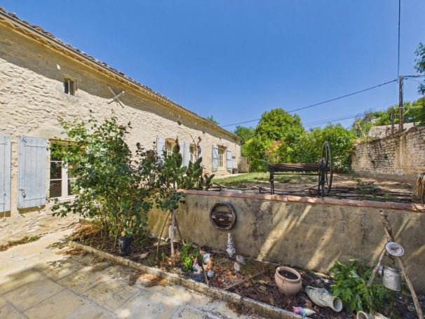 LONGèRE  6 PIECES 209 M2  SAINT GEORGES DES AGOUTS