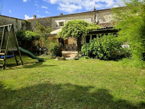 MAISON  CONTEMPORAINE  SAINT QUANTIN DE RANCANNE