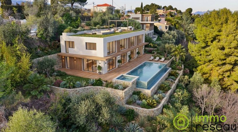 MAISON  16 PIECES 500 M2 BORD DE MER COLOMARS
