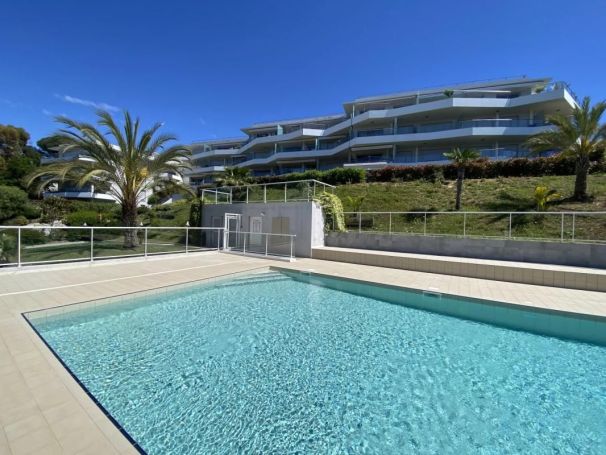 APPARTEMENT DE PRESTIGE T3 71 M2 TERRASSE BORD DE MER NICE