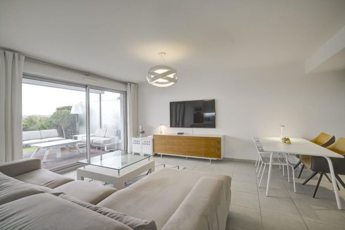 APPARTEMENT DE PRESTIGE T3 71 M2 TERRASSE BORD DE MER NICE