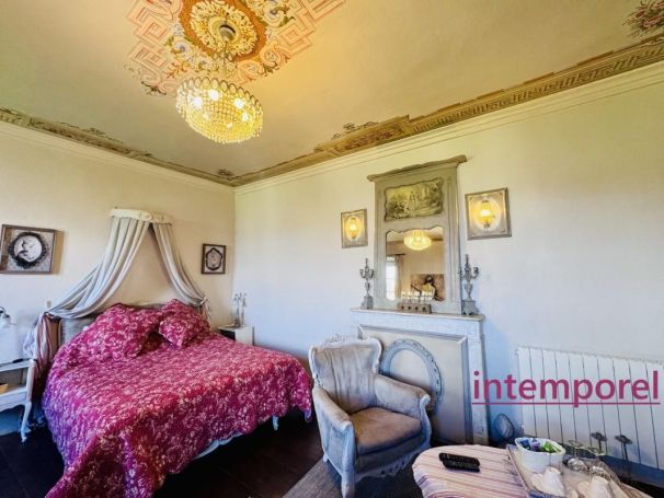 MAISON  CONTEMPORAINE  CASTELLO DI ROSTINO