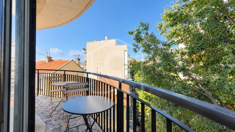 A louer APPARTEMENT T3 56 M2 BORD DE MER ANTIBES