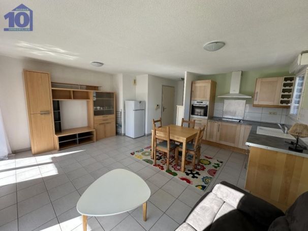 A louer APPARTEMENT T3 46 M2  LESPIGNAN