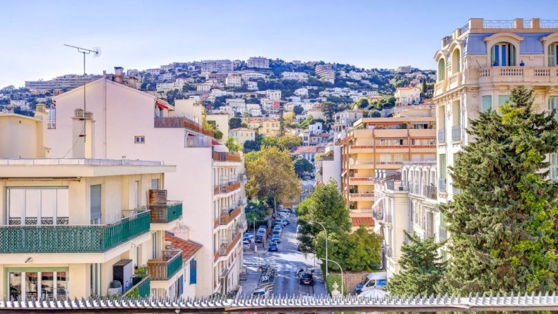 A louer APPARTEMENT T2 50 M2 BORD DE MER NICE